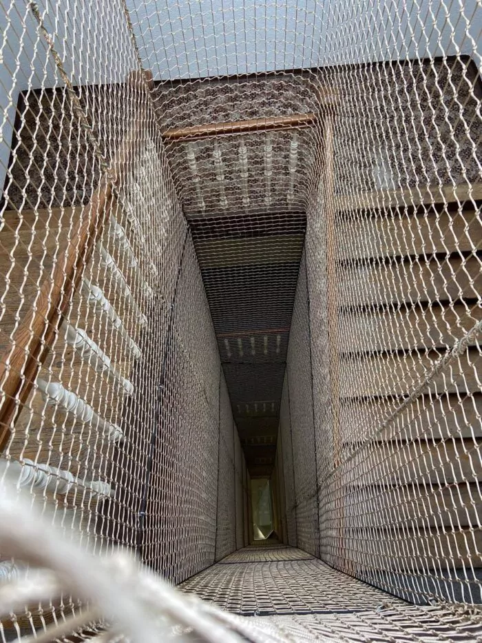 Filet de protection pour escaliers et galeries